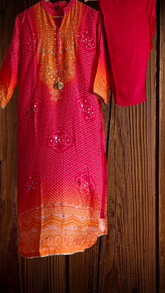 Muslin Bandhani Digital Printed Kurta with Mirror Highlighting & Bandhani Dupatta – Stitched Suit with Shantoon Pants